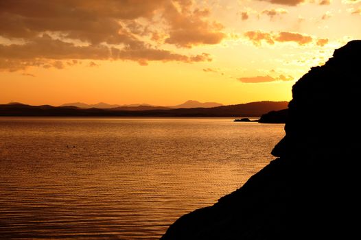<span style=\"font-family: Arial, Helvetica, sans-serif; font-size: 11px; color: #7f7f7f; white-space: pre;\">Mountain Lake Sunset. Colorado, United States.</span>