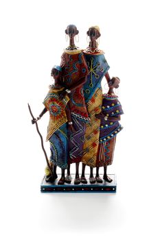 Tribal family statue composed by couple and 2 chindren