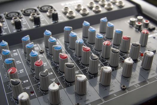 Mixer table with several knobs