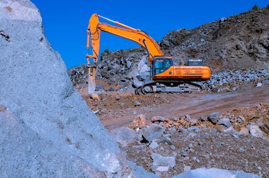 the excavator in a mine in a day's work