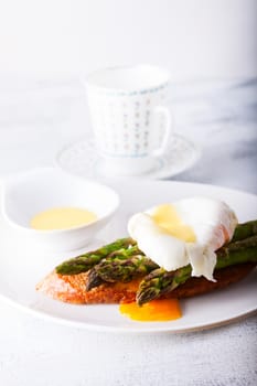 Poached egg and green asparagus on toast 