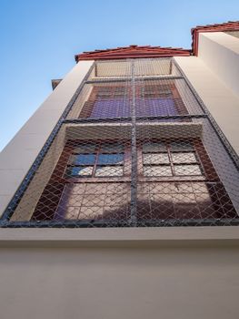 The house installs a metal mesh to protect the birds from nesting