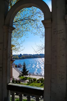 the view from the window at the lake in city Park