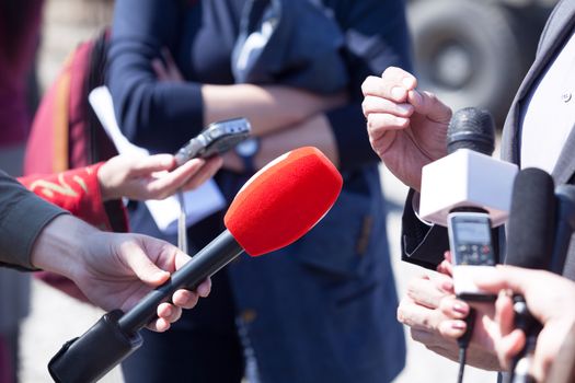 Media interview with businessman, politician or spokesperson. Press conference.