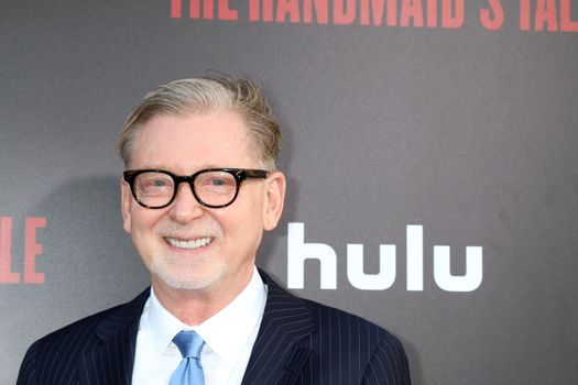Warren Littlefield
at the Premiere Of Hulu's "The Handmaid's Tale," Cinerama Dome, Hollywood, CA 04-25-17