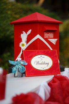 Red wedding guess box