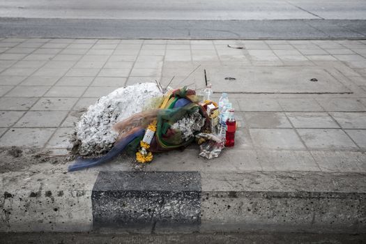 make offerings to a spirit on side road