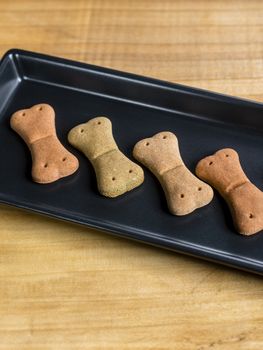 Dog food over a wooden board served very chic way.