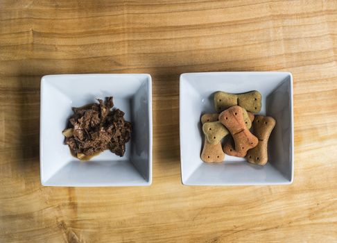 Dog food over a wooden board served very chic way.
