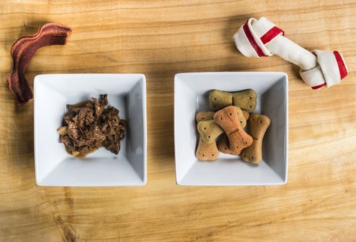 Dog food over a wooden board served very chic way.
