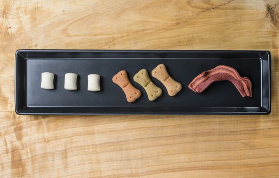 Dog food over a wooden board served very chic way.