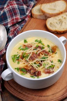 Creamy Loaded Baked Potato Soup with Bacon and Cheese,green onions