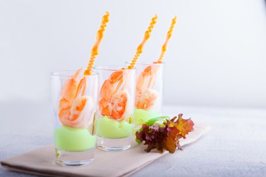 Shrimp with avocado yogurt in a glass.