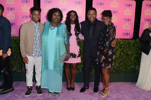 Anthony Anderson, family at VH1`s 2nd Annual Dear Mama: An Event To Honor Moms, Huntington Library, Pasadena, CA 05-06-17 David Edwards/Dailyceleb.com 818-249-4998