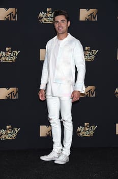 Zac Efron at the 2017 MTV Movie & TV Awards, Arrivals, Shrine Auditorium, Los Angeles, CA 05-07-17