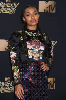 Yara Shahidi at the 2017 MTV Movie & TV Awards, Arrivals, Shrine Auditorium, Los Angeles, CA 05-07-17