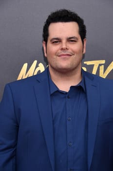 Josh Gad at the 2017 MTV Movie & TV Awards, Arrivals, Shrine Auditorium, Los Angeles, CA 05-07-17