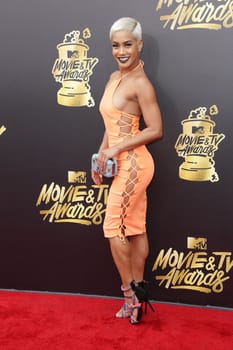 Sibley Scoles at the 2017 MTV Movie & TV Awards, Arrivals, Shrine Auditorium, Los Angeles, CA 05-07-17