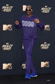 Snoop Dogg at the 2017 MTV Movie & TV Awards, Press Room, Shrine Auditorium, Los Angeles, CA 05-07-17