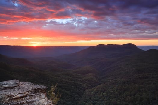Spectacular sunriwse with views across the magnificent Jamison Valley to Mount Solitary, Blue Mountains Australia