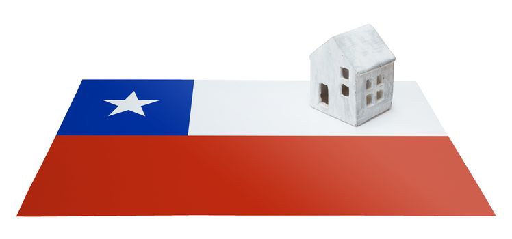 Small house on a flag - Living or migrating to Chile