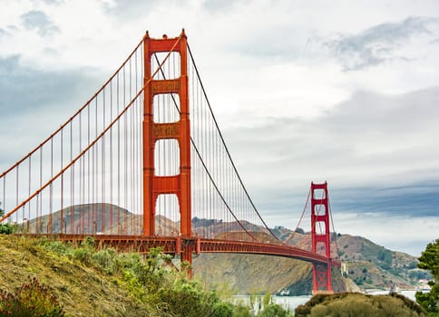 Golden Gate Bridge in a cloudy day