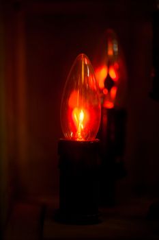 Incandescent lamp in the form of a candle