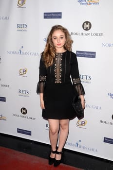 Carson Meyer
at the Uplift Family Services at Hollygrove Gala, W Hotel, Hollywood, CA 05-18-17