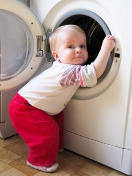 the boy mother's helper opened the door and climbs into the washing machine