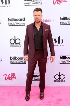 Josh Duhamel
at the 2017 Billboard Awards Arrivals, T-Mobile Arena, Las Vegas, NV 05-21-17