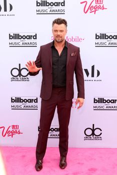 Josh Duhamel
at the 2017 Billboard Awards Arrivals, T-Mobile Arena, Las Vegas, NV 05-21-17