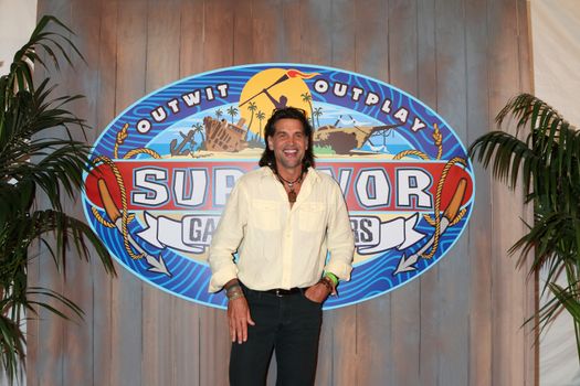 Troyzan Robertson
at the "Survivor: Game Changers - Mamanuca Islands" Finale, CBS Studio Center, Studio City, CA 05-24-17