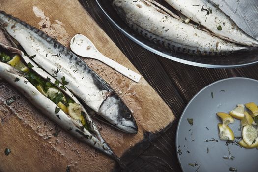 Fish stuffed by lemon and herbs with pepper