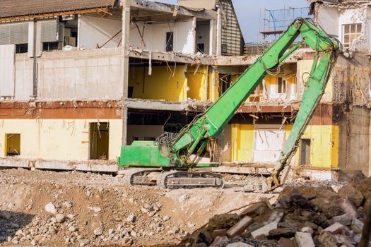 Demolition of a house in the Velberter City with heavy equipment