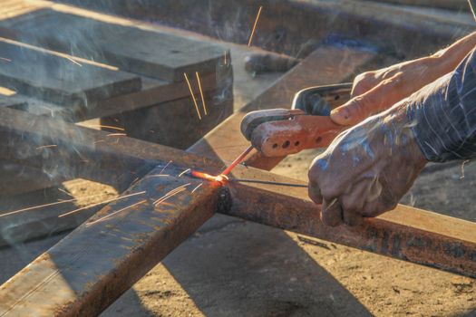 welding steel with sparks lighting