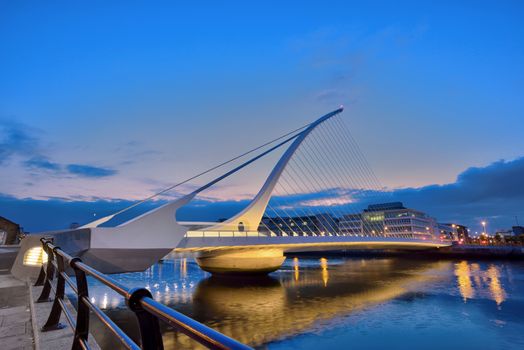 The Samuel Beckett Bridge in night time 