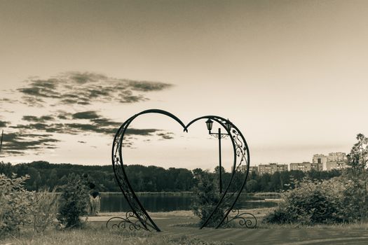 Iron heart in the Park. Spot for honeymooners in the Park Senezh.