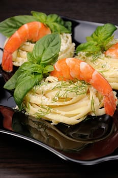 Nests of spaghetti with parmesan flavored with dill, shrimp and basil.