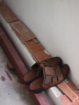 COLOR PHOTO OF MEN BROWN LEATHER SANDAL