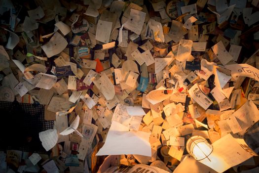 Scattered papers - Many papers, newspaper clippings, letters and more scattered on the ceiling
