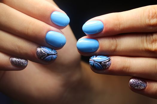 Manicure design with a pattern on the nails