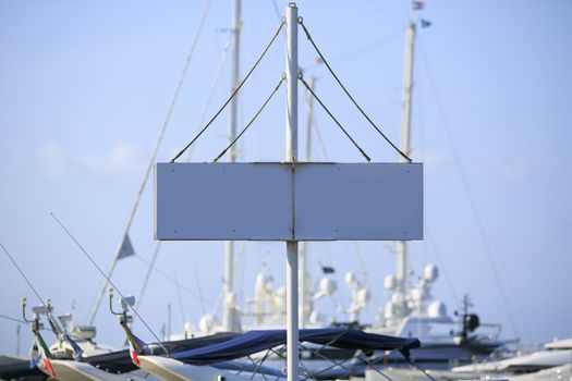 White signal direction in a pier