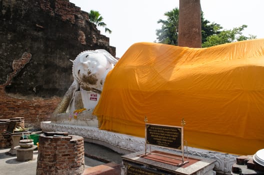 Wat Yai Chai Mongkol obviously is one of the major temples in the Ayutthaya area . and features a large Stupa, built after King Naresuan's Victory