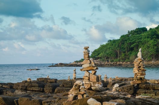 There are 14 white sand beaches on the island, which are surrounded by colourful coral reefs providing such aquatic sports as swimming,
snorkeling and scuba diving. The most popular beach areas are: Saikaew Beach, Ao Phai and Ao Vong Duan.