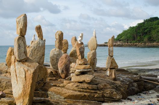 There are 14 white sand beaches on the island, which are surrounded by colourful coral reefs providing such aquatic sports as swimming,
snorkeling and scuba diving. The most popular beach areas are: Saikaew Beach, Ao Phai and Ao Vong Duan.