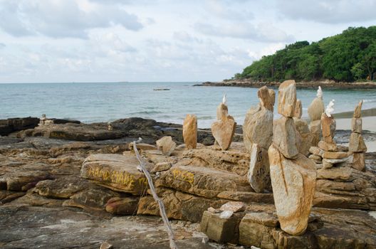 There are 14 white sand beaches on the island, which are surrounded by colourful coral reefs providing such aquatic sports as swimming,
snorkeling and scuba diving. The most popular beach areas are: Saikaew Beach, Ao Phai and Ao Vong Duan.