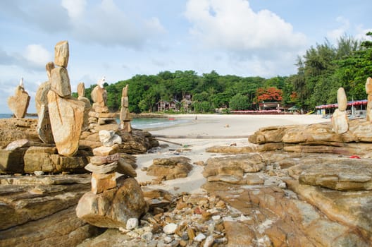 There are 14 white sand beaches on the island, which are surrounded by colourful coral reefs providing such aquatic sports as swimming,
snorkeling and scuba diving. The most popular beach areas are: Saikaew Beach, Ao Phai and Ao Vong Duan.