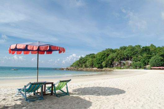 There are 14 white sand beaches on the island, which are surrounded by colourful coral reefs providing such aquatic sports as swimming,
snorkeling and scuba diving. The most popular beach areas are: Saikaew Beach, Ao Phai and Ao Vong Duan.