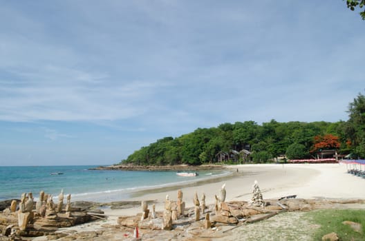 There are 14 white sand beaches on the island, which are surrounded by colourful coral reefs providing such aquatic sports as swimming,
snorkeling and scuba diving. The most popular beach areas are: Saikaew Beach, Ao Phai and Ao Vong Duan.