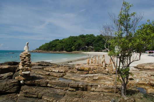 There are 14 white sand beaches on the island, which are surrounded by colourful coral reefs providing such aquatic sports as swimming,
snorkeling and scuba diving. The most popular beach areas are: Saikaew Beach, Ao Phai and Ao Vong Duan.